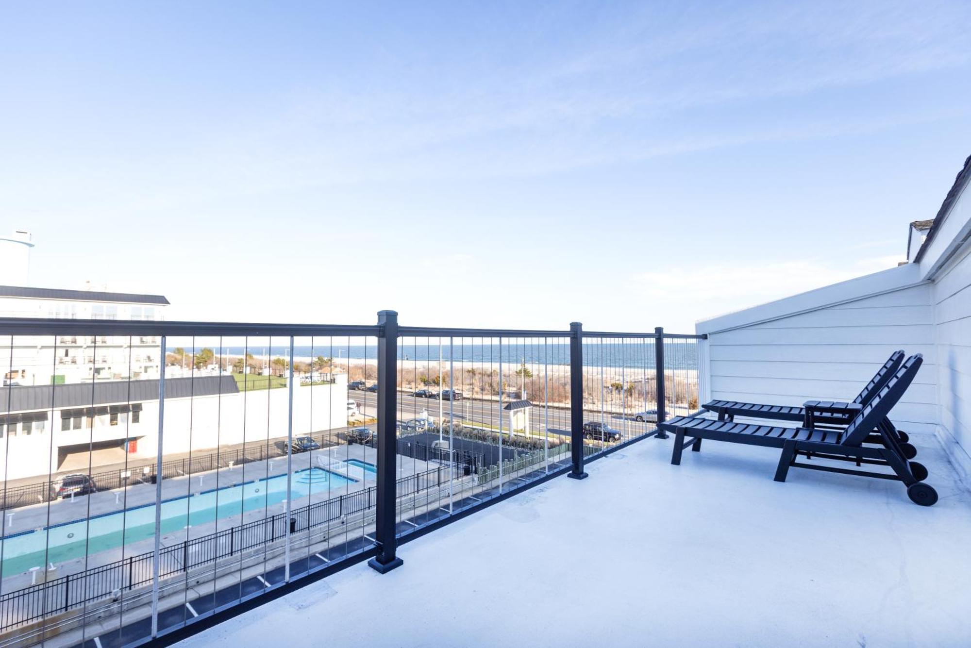 Bi-level Townhouse Suite Ocean & Pool Views,1765335578:JPEG