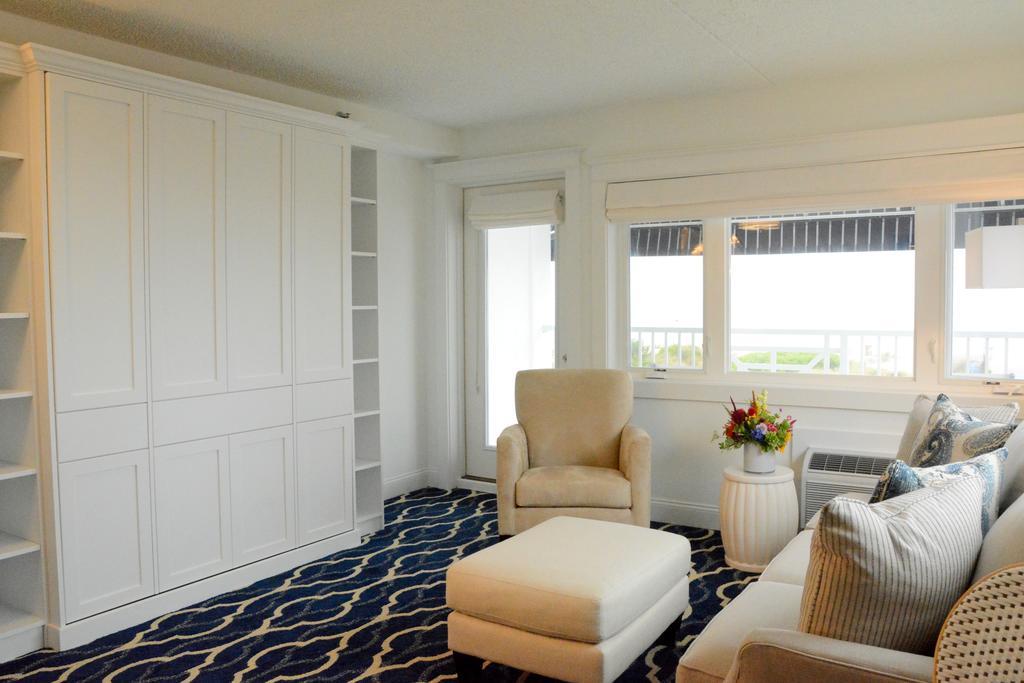 Oceanfront Suite,322323061:JPEG