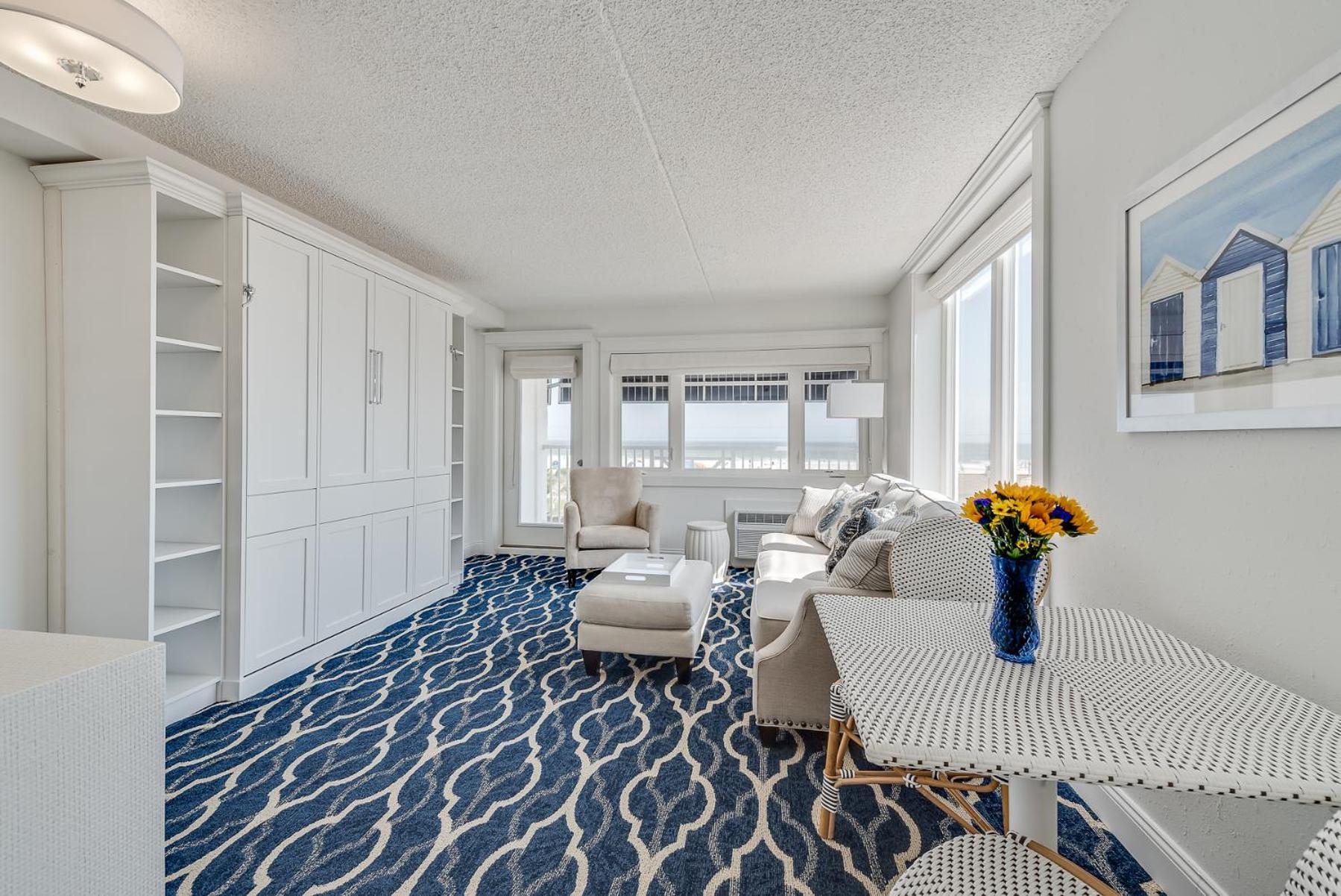 Oceanfront Suite,507268098:JPEG